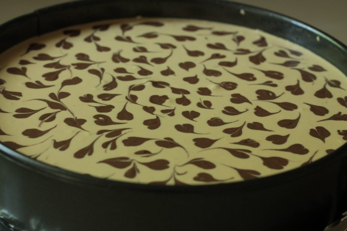 עוגת גבינת מסקרפונה - קפוצ'ינו, על תחתית בראוני
